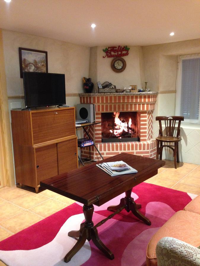 Apartamento Rural La Muralla De Pedraza Chavida エクステリア 写真